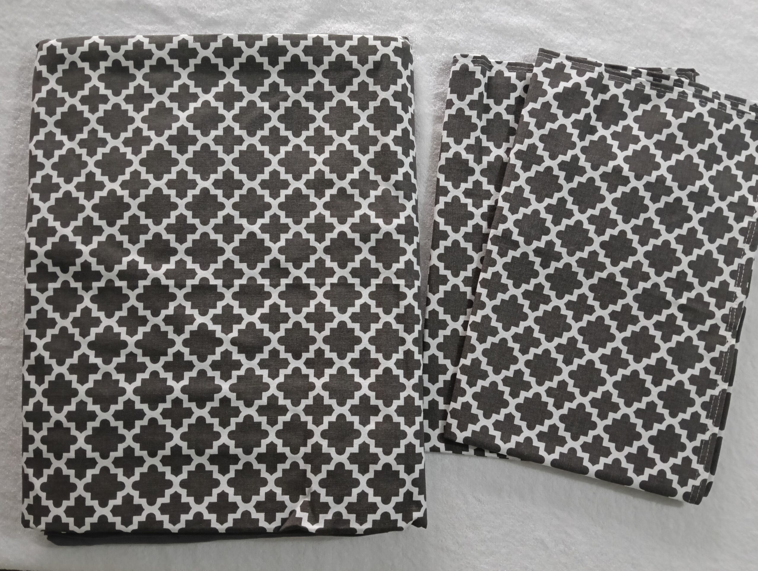 pure cotton queen size boarder bedsheet with 2 pillow covers pure cotton queen size boarder bedsheet with 2 pillow covers