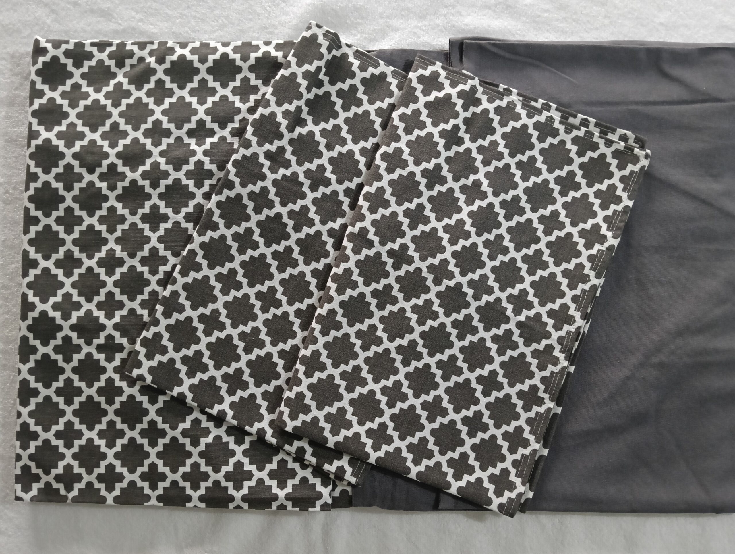 pure cotton queen size boarder bedsheet with 2 pillow covers pure cotton queen size boarder bedsheet with 2 pillow covers