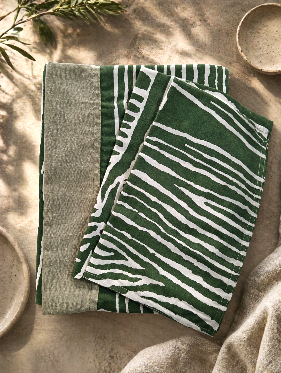 pure cotton queen size boarder bedsheet with 2 pillow covers pure cotton queen size boarder bedsheet with 2 pillow covers