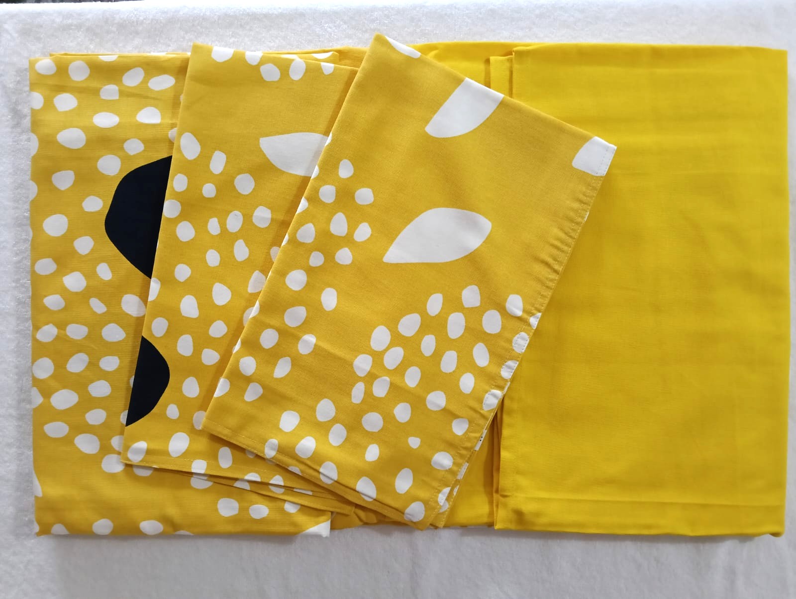 pure cotton queen size boarder bedsheet with 2 pillow covers pure cotton queen size boarder bedsheet with 2 pillow covers