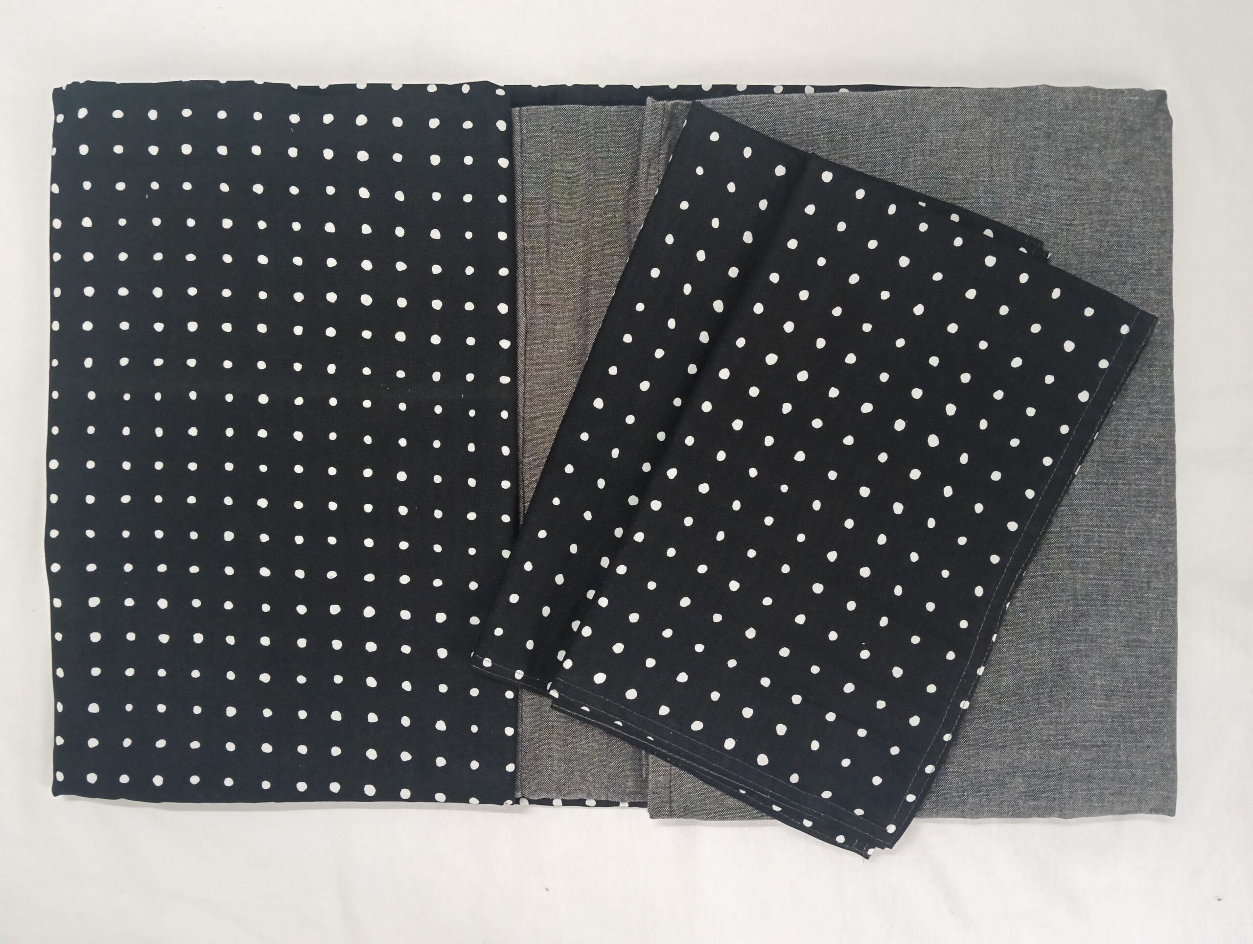 pure cotton queen size boarder bedsheet with 2 pillow covers pure cotton queen size boarder bedsheet with 2 pillow covers