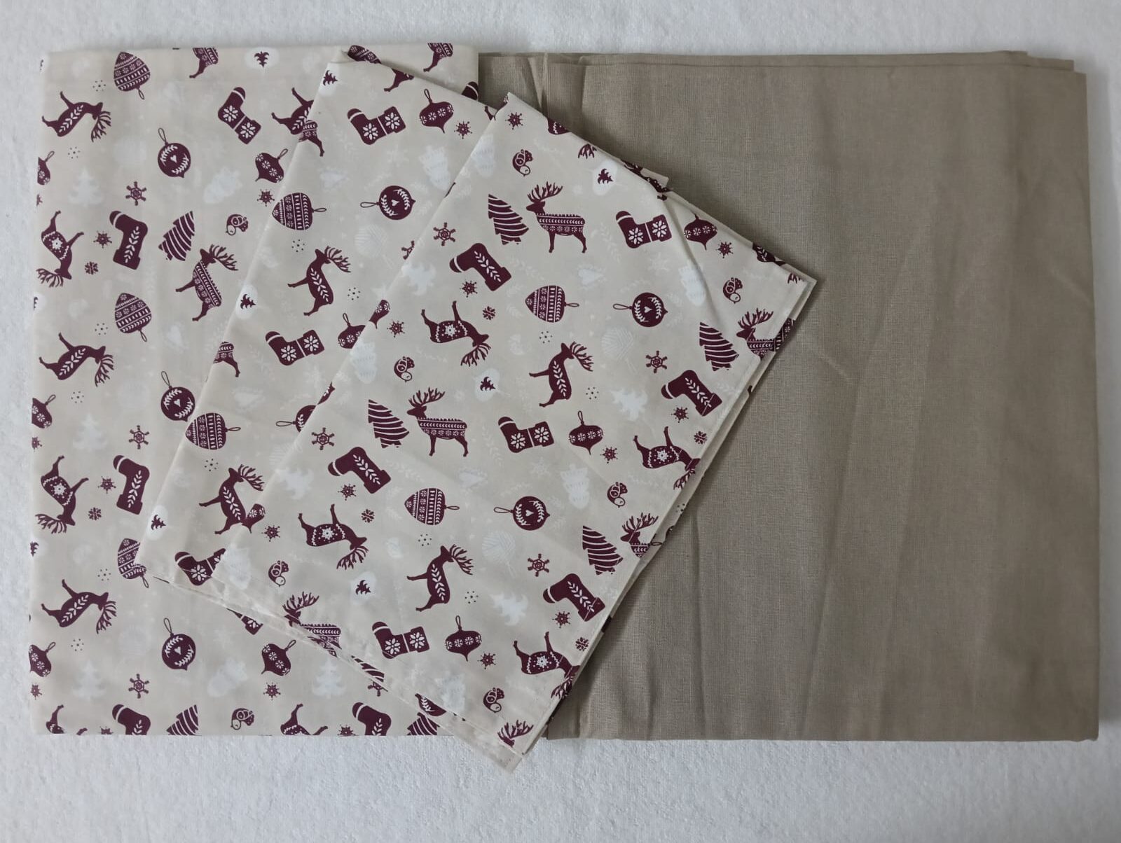pure cotton queen size boarder bedsheet with 2 pillow covers pure cotton queen size boarder bedsheet with 2 pillow covers