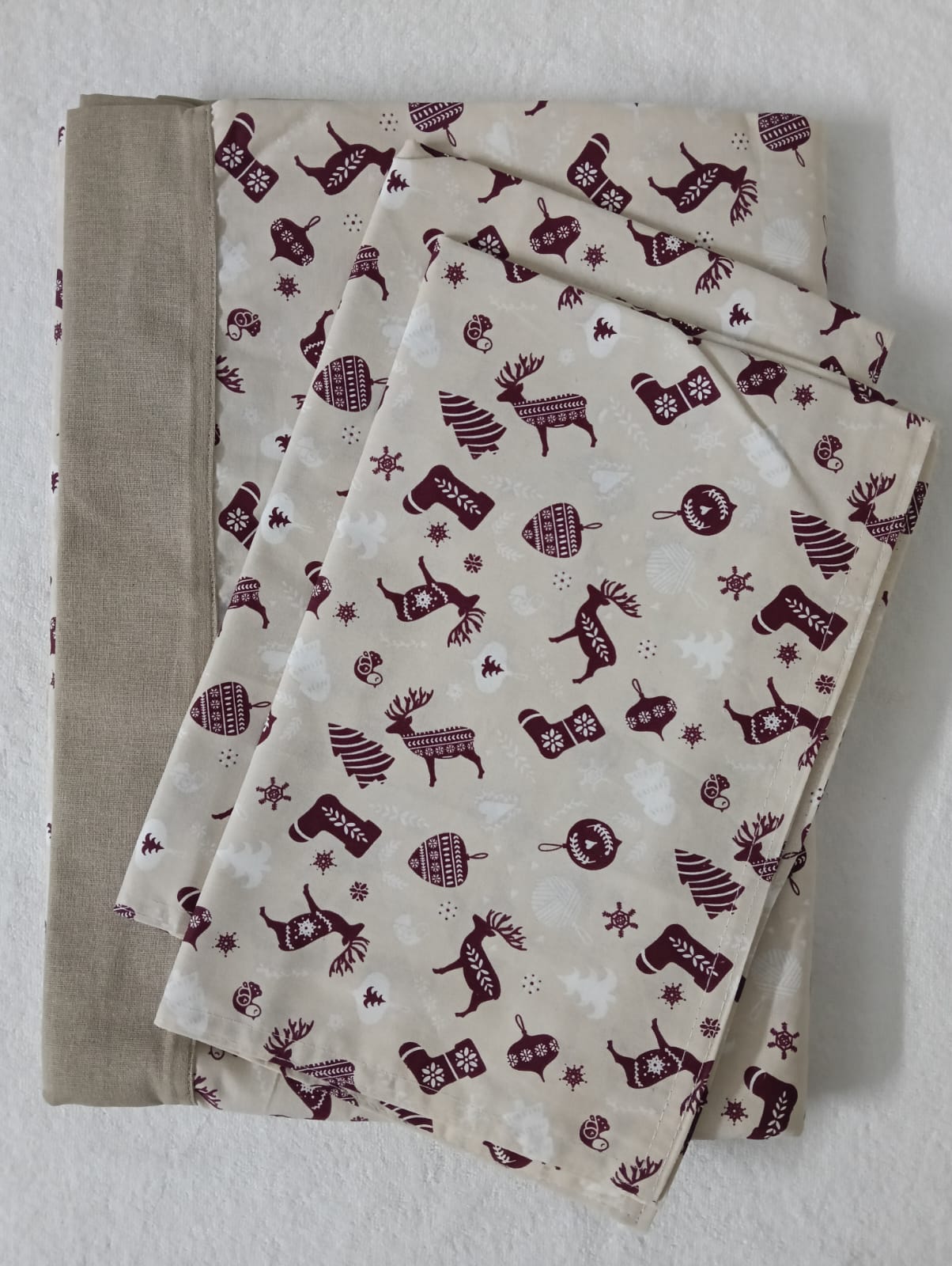 pure cotton queen size boarder bedsheet with 2 pillow covers pure cotton queen size boarder bedsheet with 2 pillow covers