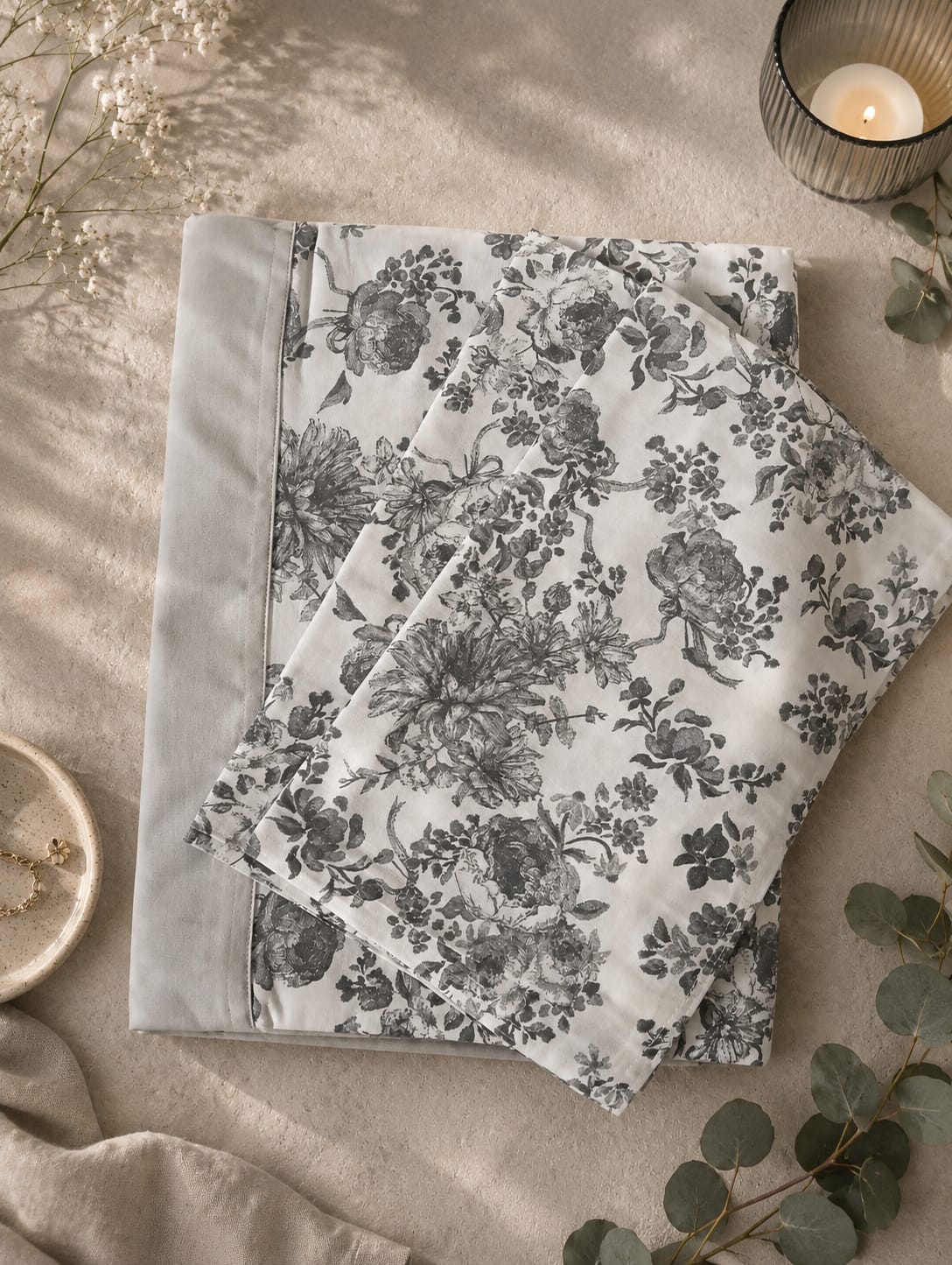 pure cotton queen size boarder bedsheet with 2 pillow covers pure cotton queen size boarder bedsheet with 2 pillow covers